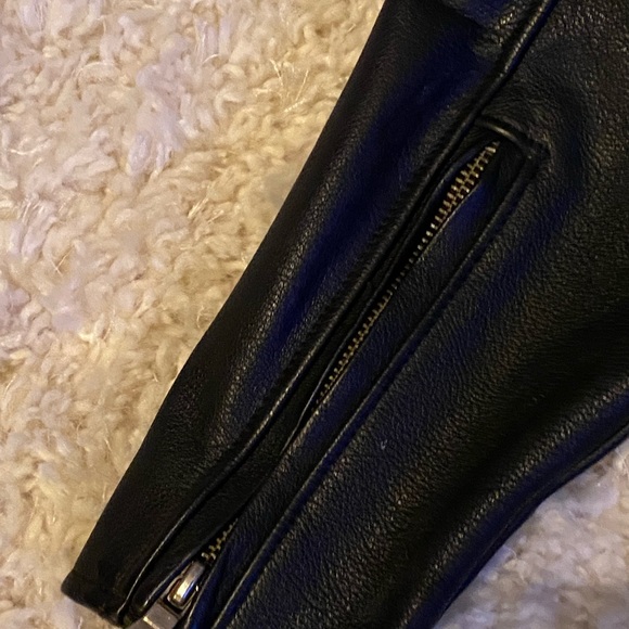 Harley-Davidson leather jacket. Excellent condition.Logo patch on back. Medium - Picture 12 of 17